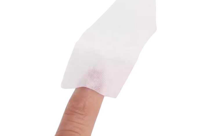 Cepillo suave para polvo de uñas.